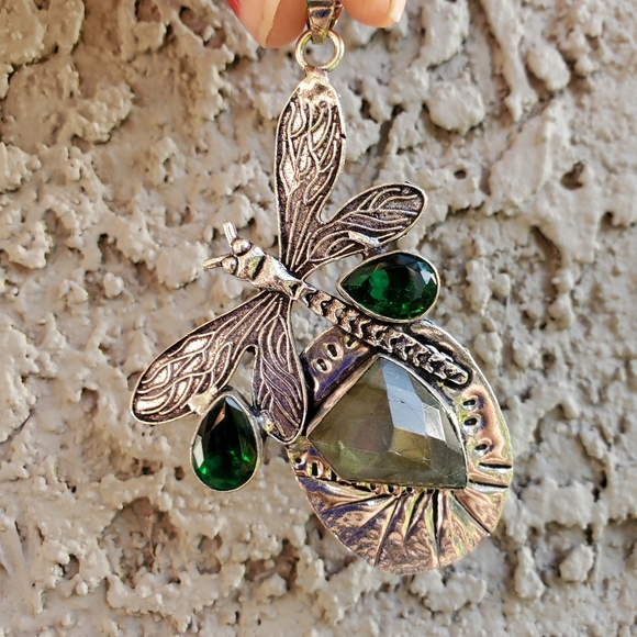 New Labradorite and Diopside Silver Dragonfly Pendant. - Picture 15 of 16